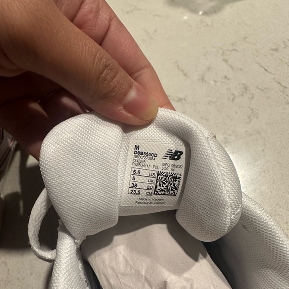 New balance 550. Kids size 5.5y. 23.5 cm. Brand new - Picture 3 of 3